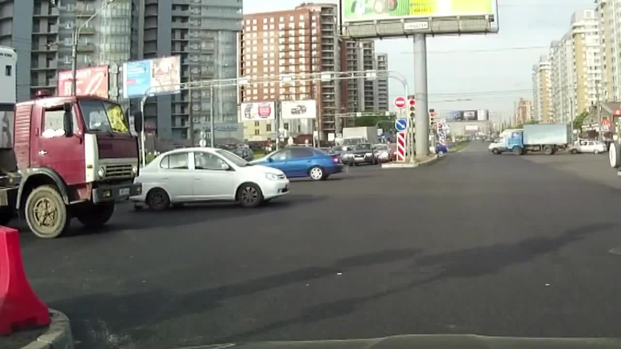 Шофьор на камион спасява котенце