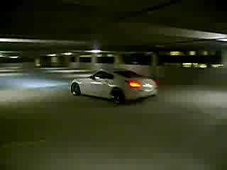 350z Прави Дрифт В Подземен Гараж...