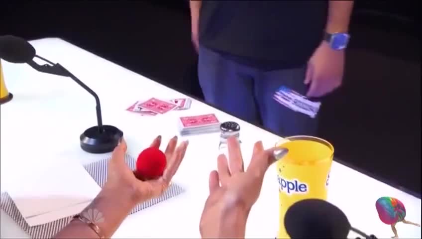 Успяхте ли да видите нещо - страхотен фокусник
