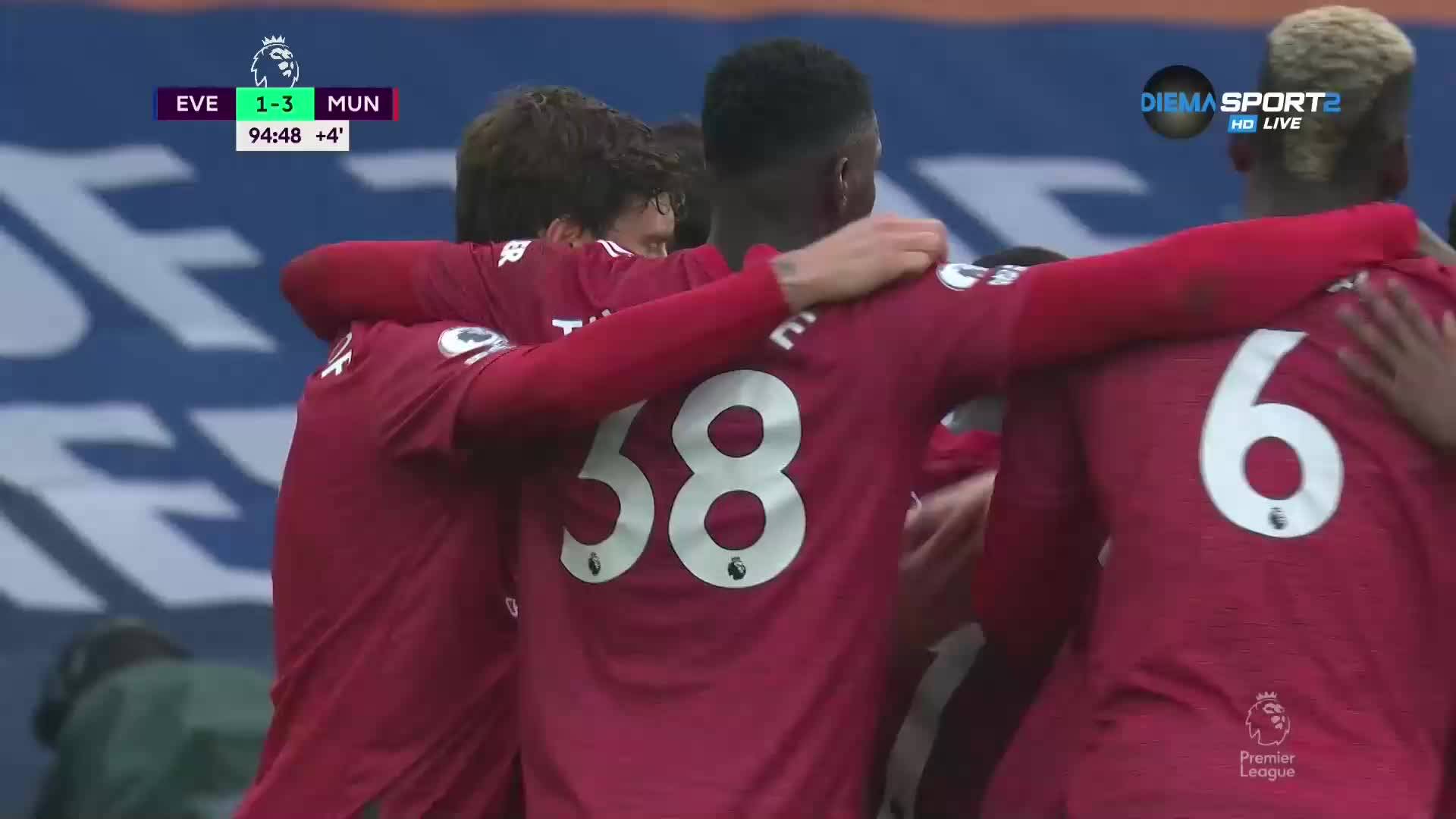 Кавани подпечата победата на Юнайтед с първия си гол за тима