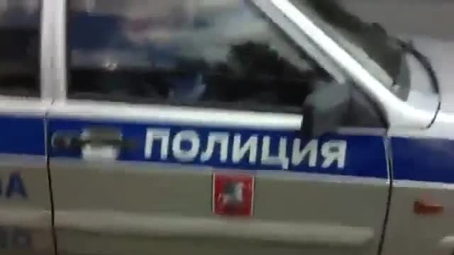 Смел руснак прави забележка на полицаи :дд