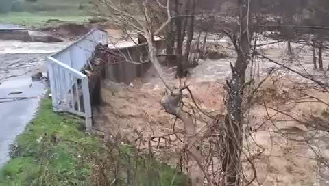 Повишени нива на реките в област Кърджали, разрушен е мост
