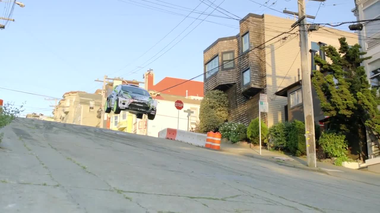 Ken Block се завърна и къса гуми в Сан Франциско