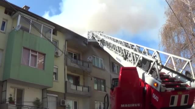 Пламна покрив на жилищна кооперация в Благоевград