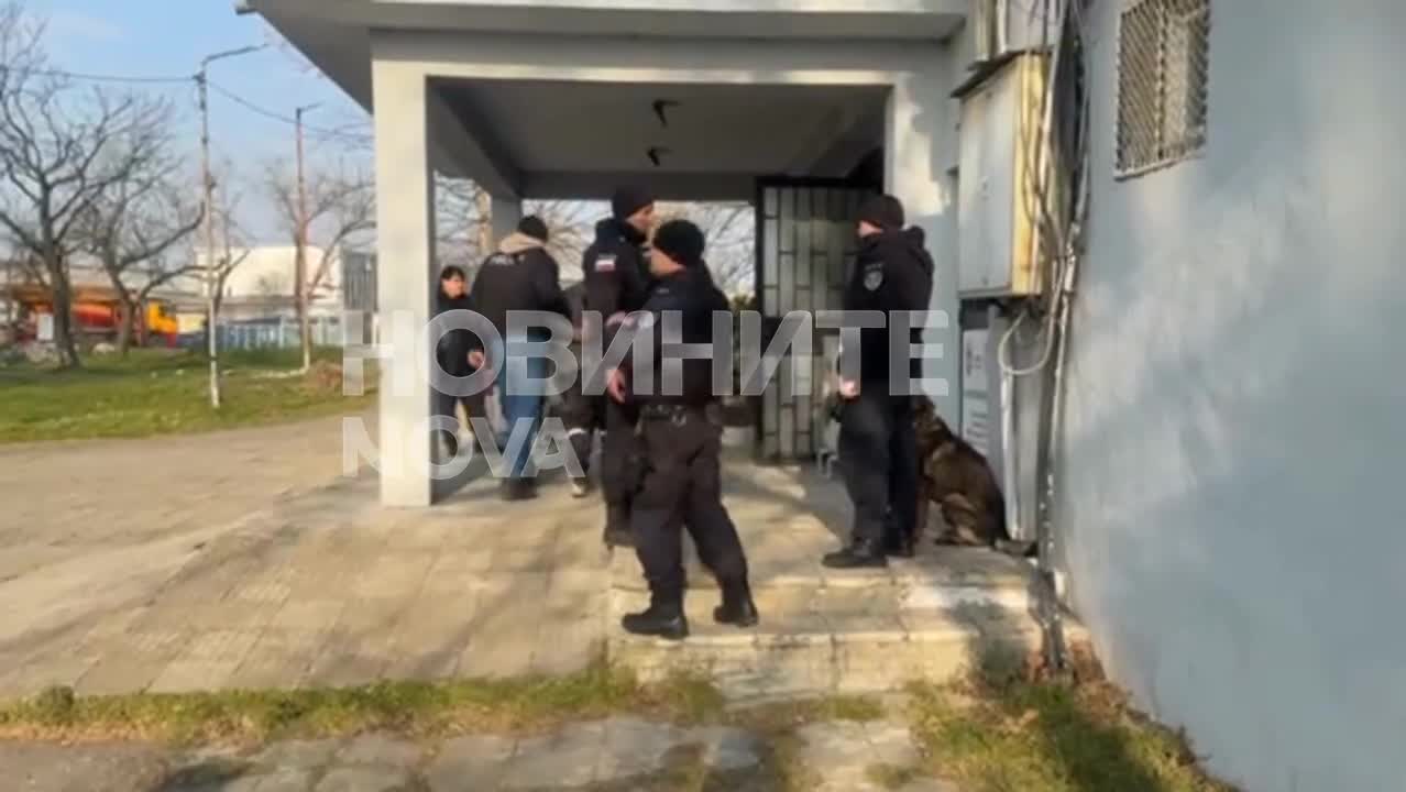 10 задържани при спецакция срещу купения вот и наркоразпространението в Бургас