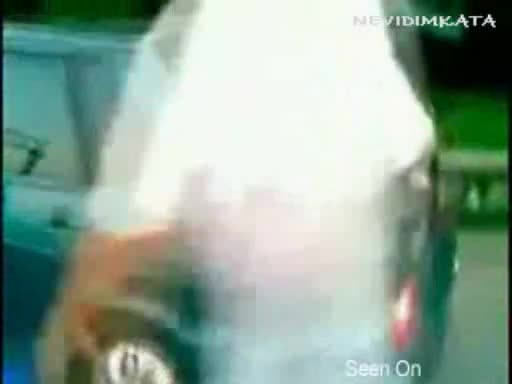 Идиот И Горящата Му Кола!