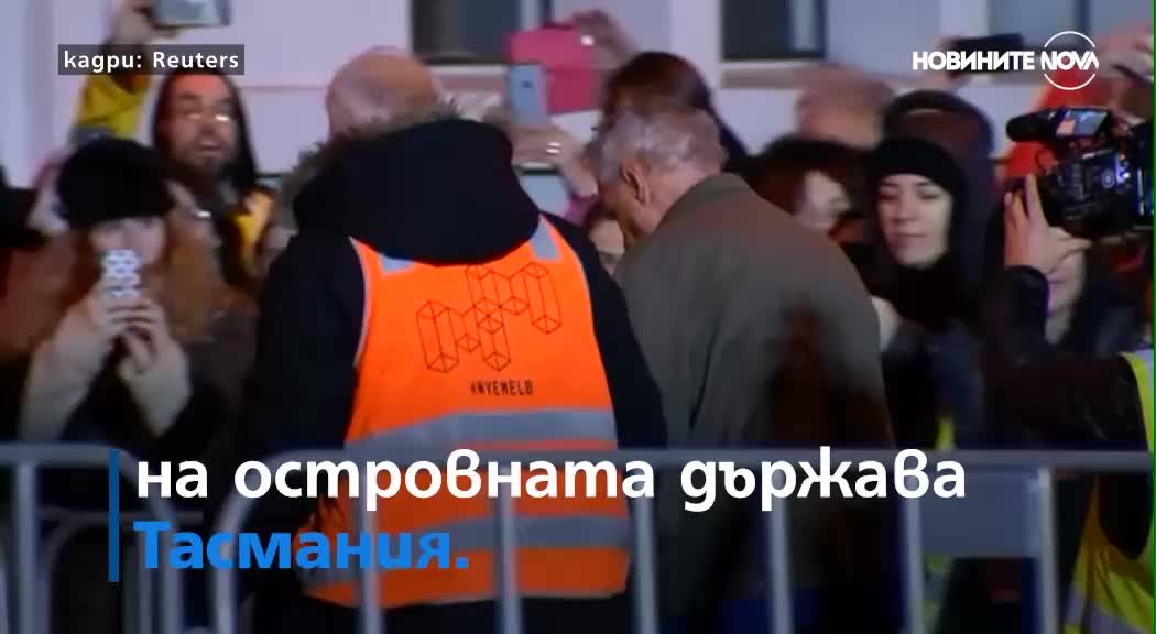 Артист беше „погребан жив” в стоманен контейнер под натоварен път.