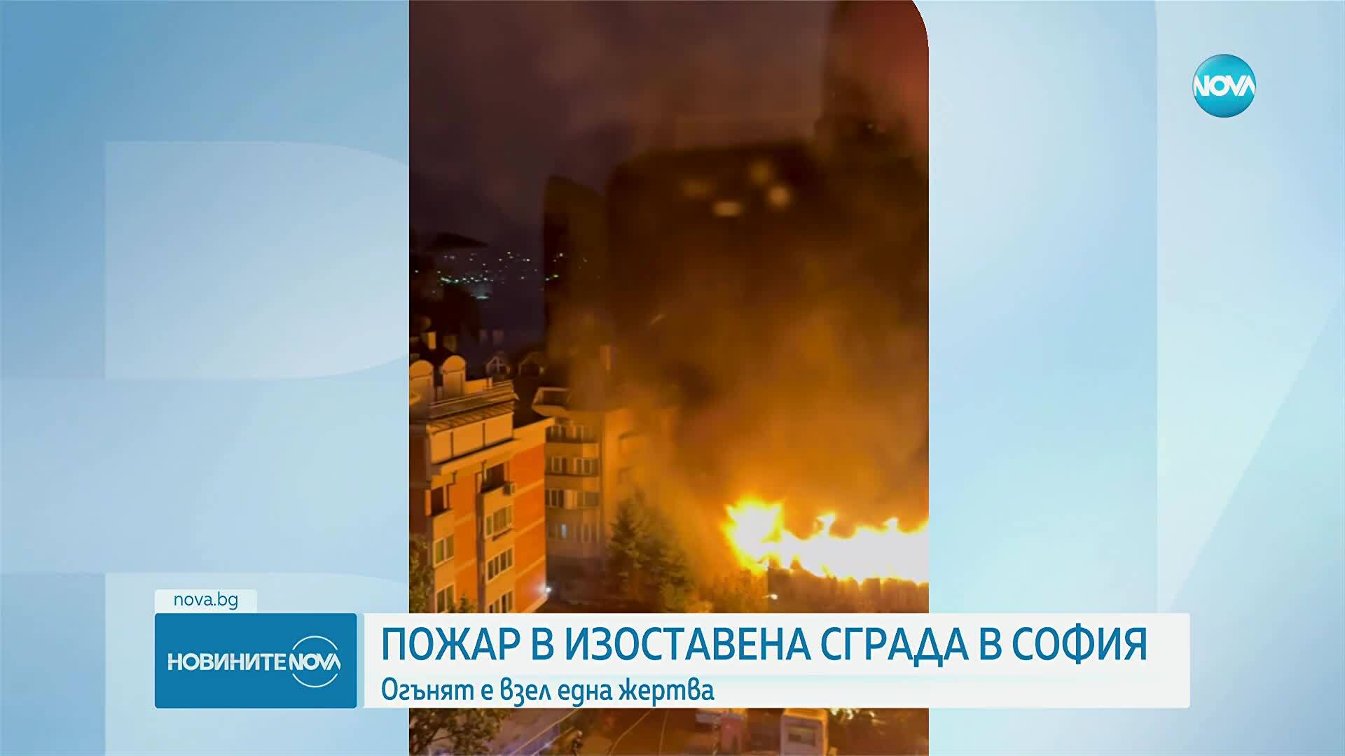 Склад в София се запали и част от него рухна, има жертва