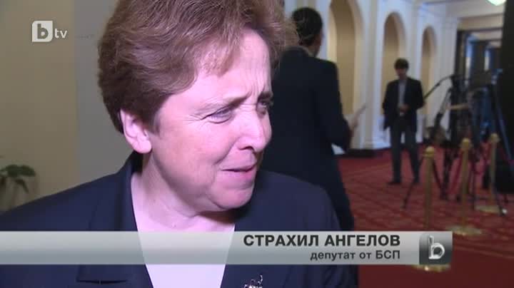 Фантомът Миков предупреди за неработещи тоалетни, епикризата на Волен и палави снимки на Мая