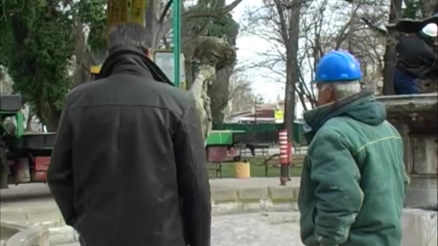 Реставрират фонтана Деметра в Пловдив