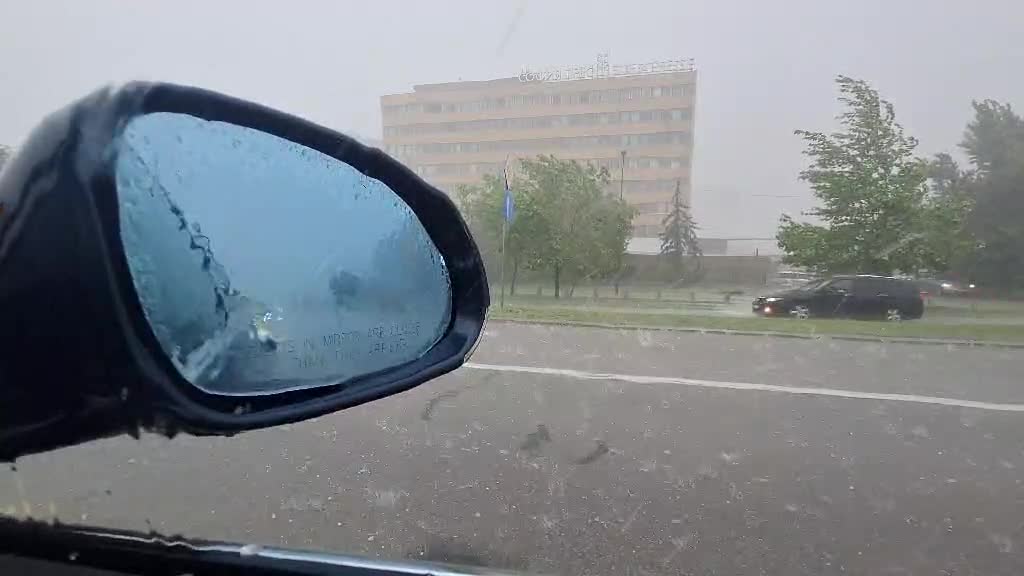 Градушка удари София и Троян