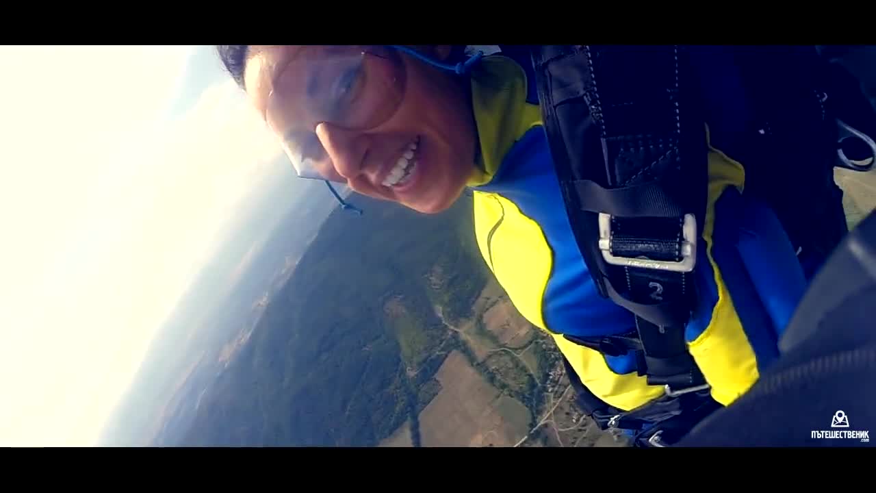 Първи скок с парашут – да летиш с 200 км/ч към земята!