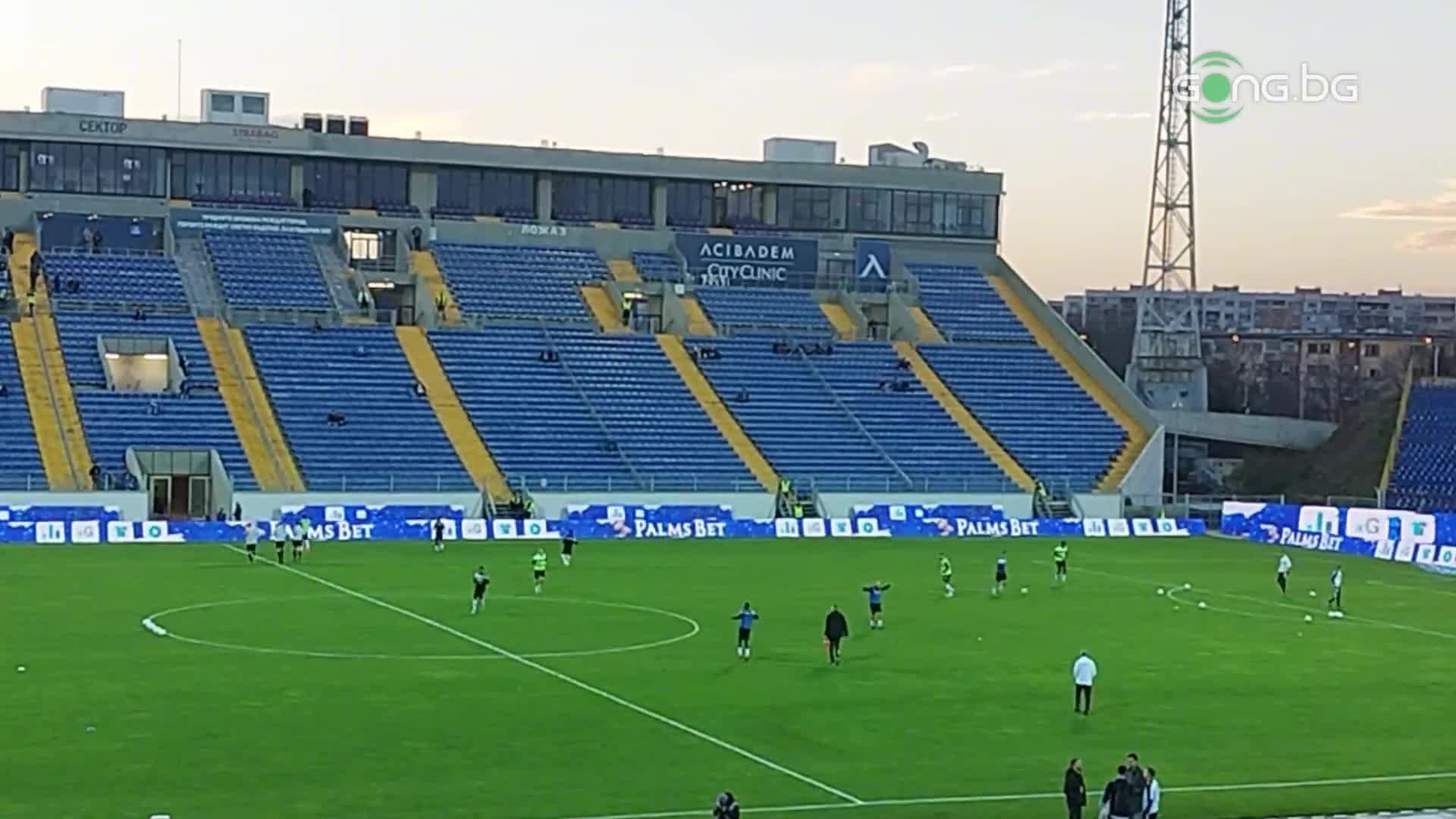 Левски и Локомотив ПД загряват на "Герена"