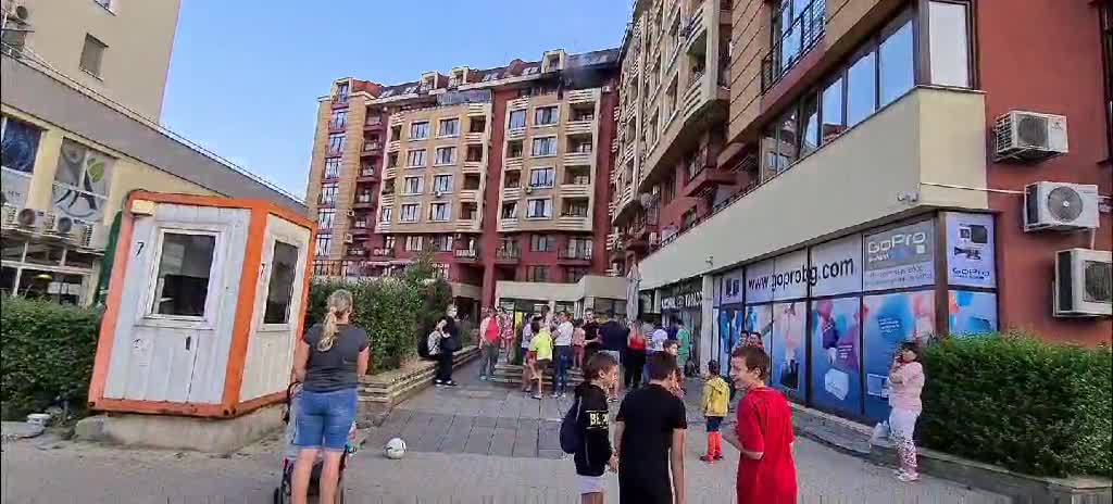 Голям пожар в блок в София