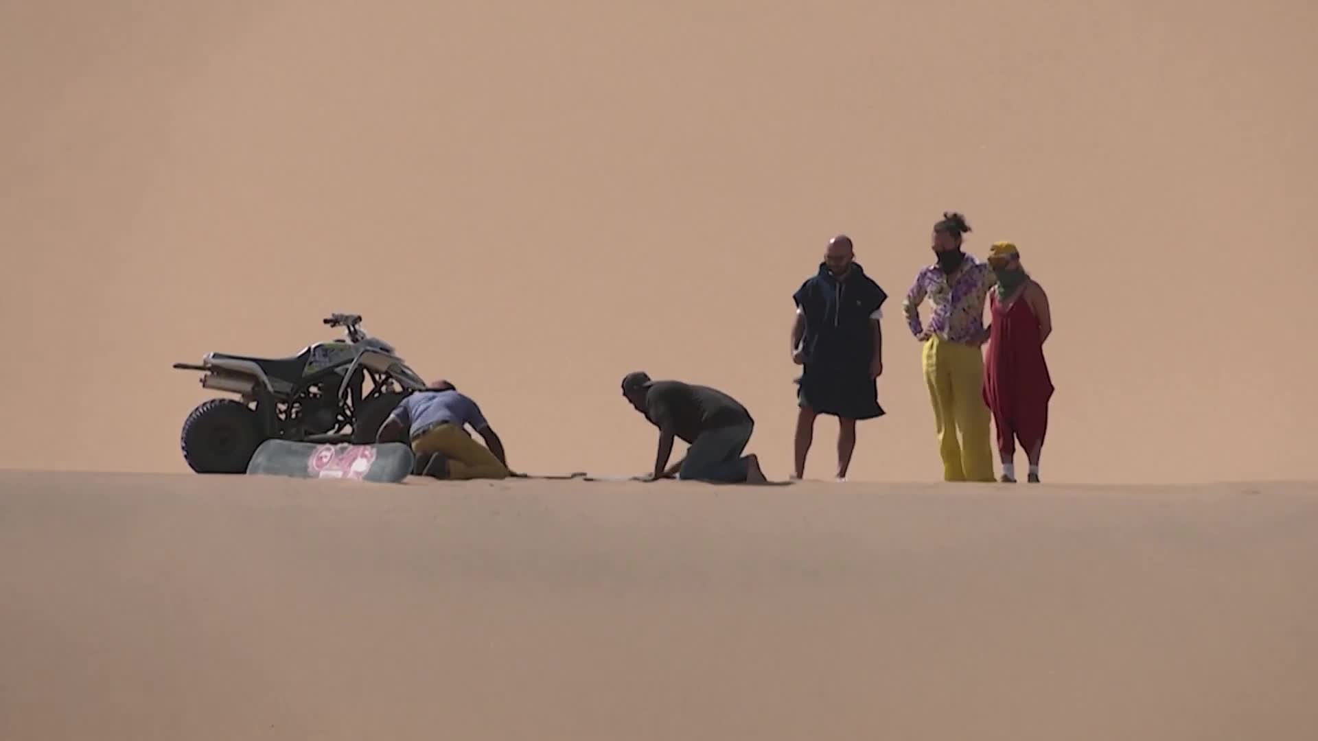 Сандбордингът – новата екстремна мания в пустинята Намиб (ВИДЕО)