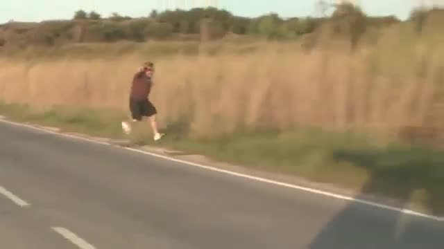 Ето така се спира Longboard - Смях :d