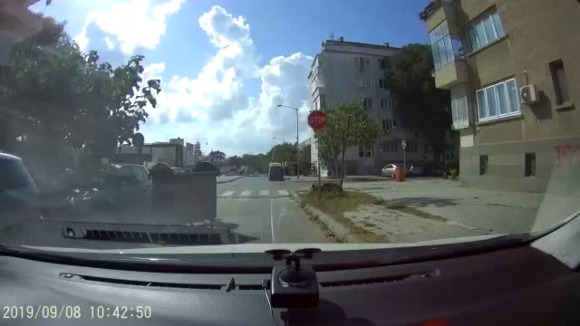 Почистване на улиците във Варна