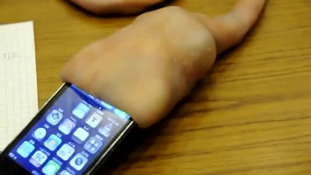 Забавно Зарядно За Iphone 