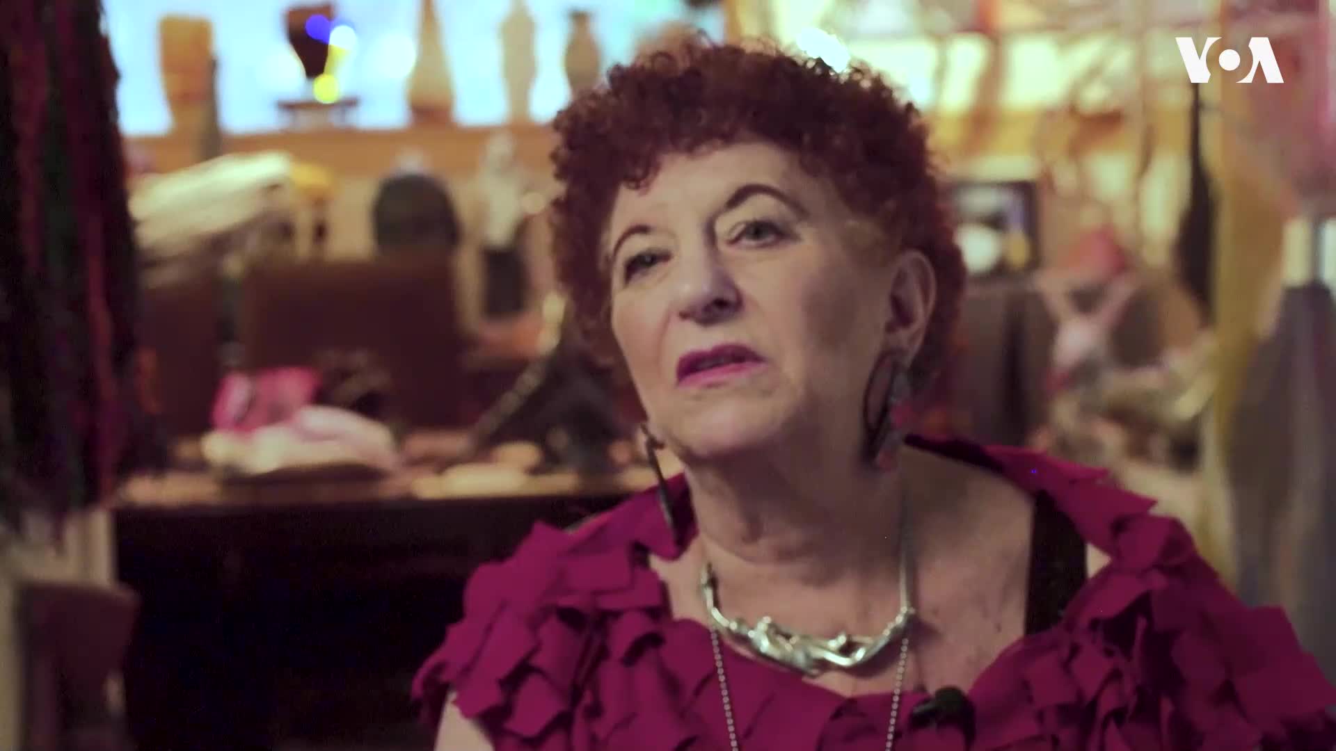 В света на скулптурата