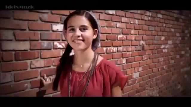 Това момиче сложи Бийбър в малкия си джоб ! талант !