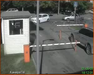Жена удря чисто ново Бмв в друга кола след тест драйв