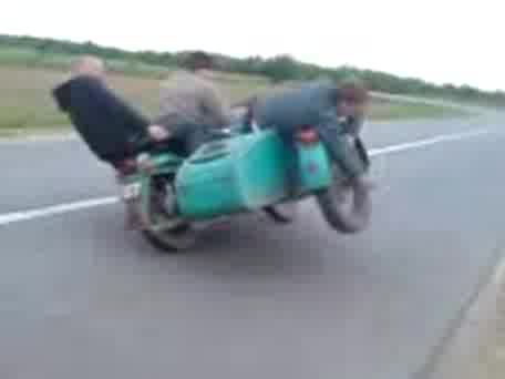 Смяна на гума в движение 