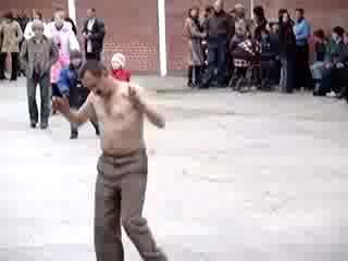 Руснак Си Мисли Че Още е в Дискотеката (смях)