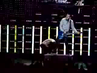 Chester Подивявя На Края На Концерт !