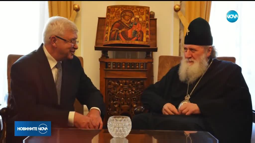 Здравният министър с молба към православната църква