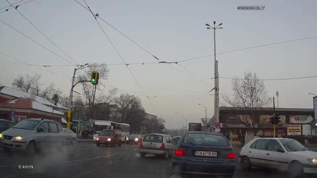 Уникално преминаване през кръстовище в София