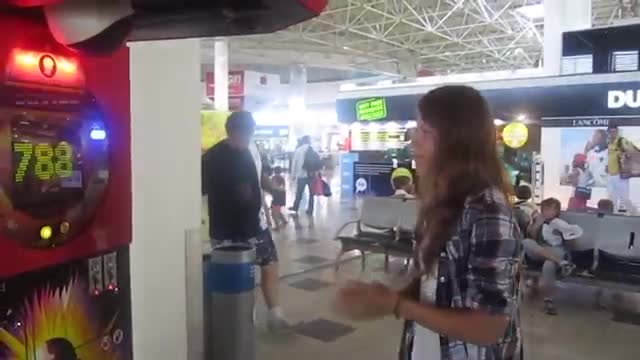 40 килограмова Мацка удря като Майк Тайсън!
