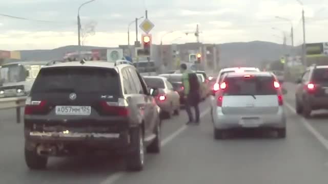 Нагъл тарикат с B M W много бързо си намери майстора! Не можа да смогне да бяга!