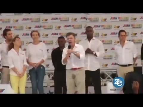 Президентът на Колумбия се напика на митинг