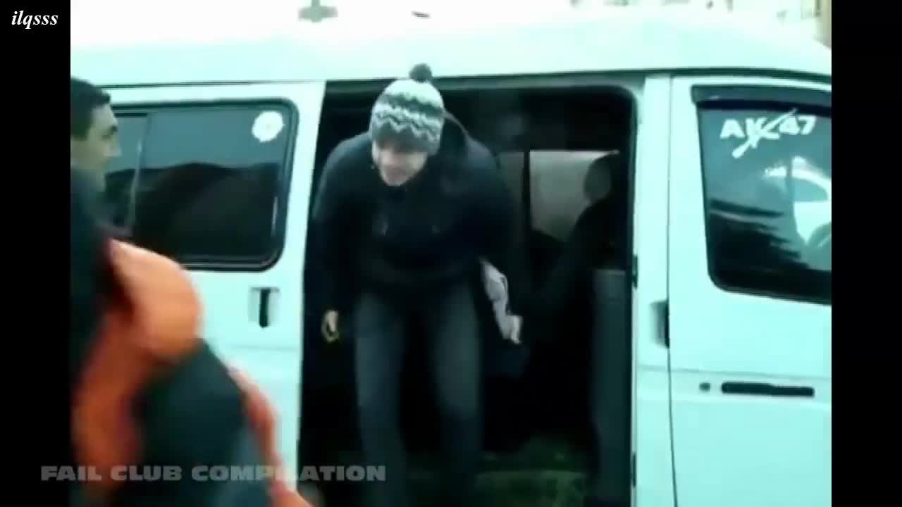 Колко Руснаци могат да се съберат в един микробус