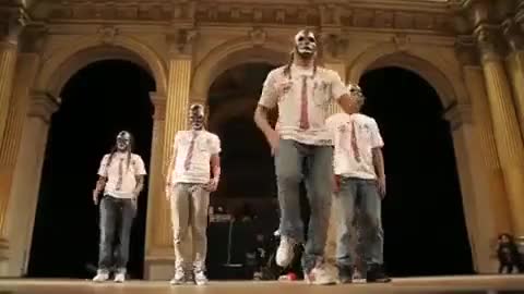 Удивителен екип за танц на Dubstep