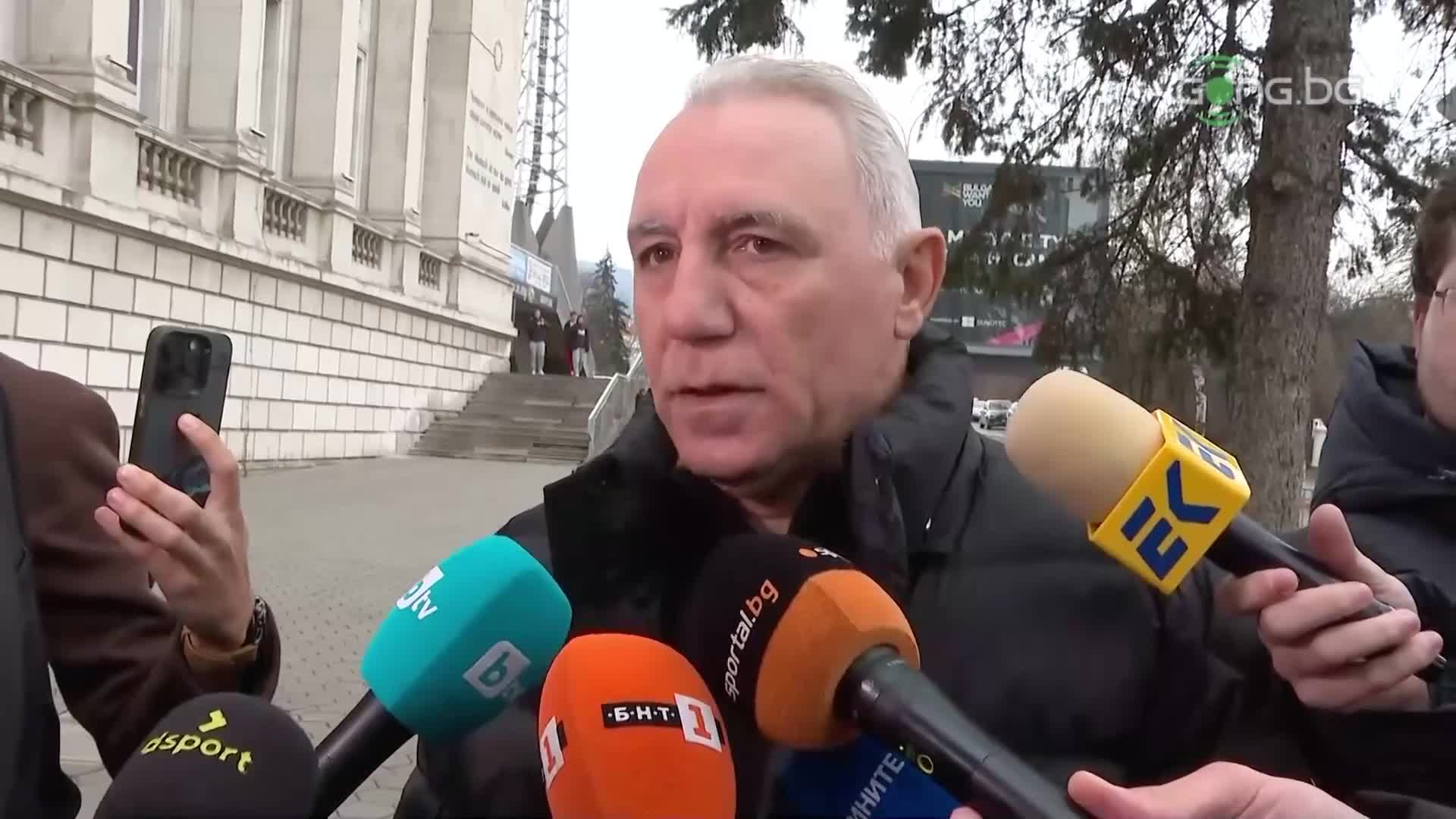 Христо Стоичков през сълзи: Пенев ми беше треньор, баща, приятел