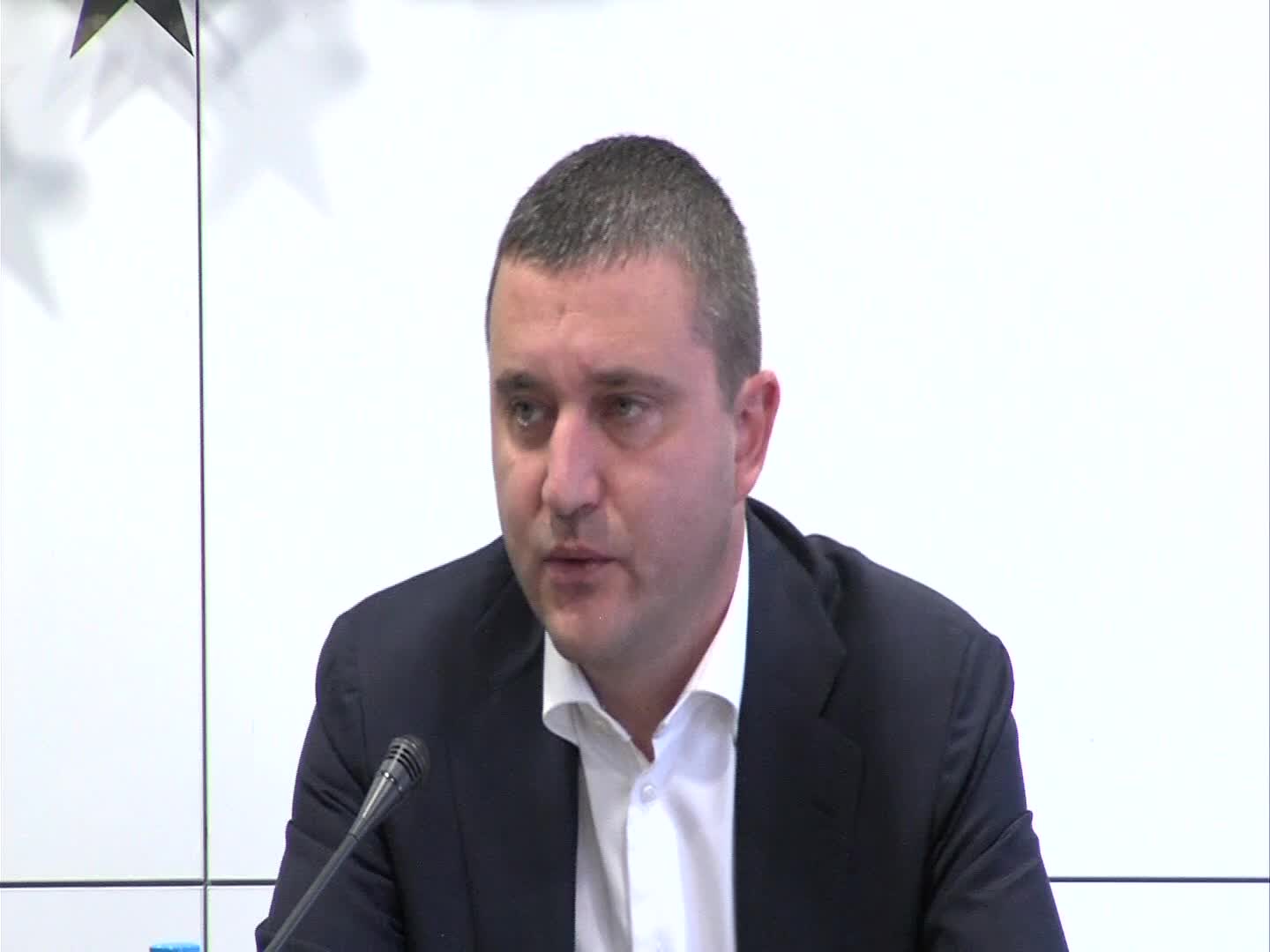 Управляващите предвиждат: По-високи заплати във всички сфери