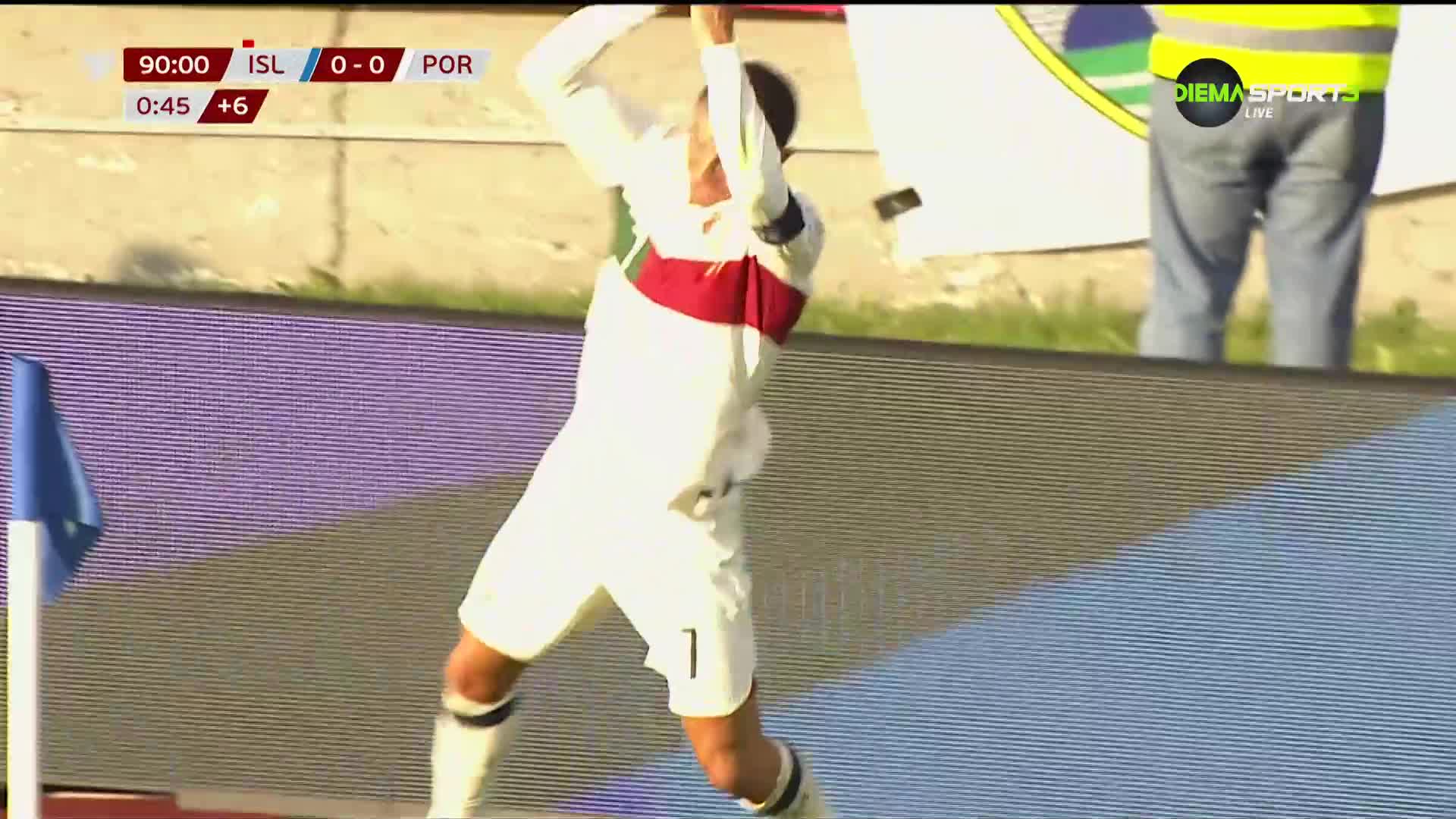 Кристиано Роналдо отбеляза гол за Португалия в самия край на двубоя