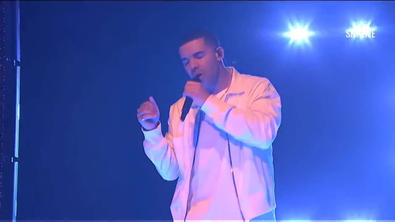 Drake - One Dance ft. Wizkid Kyla - Live 2017