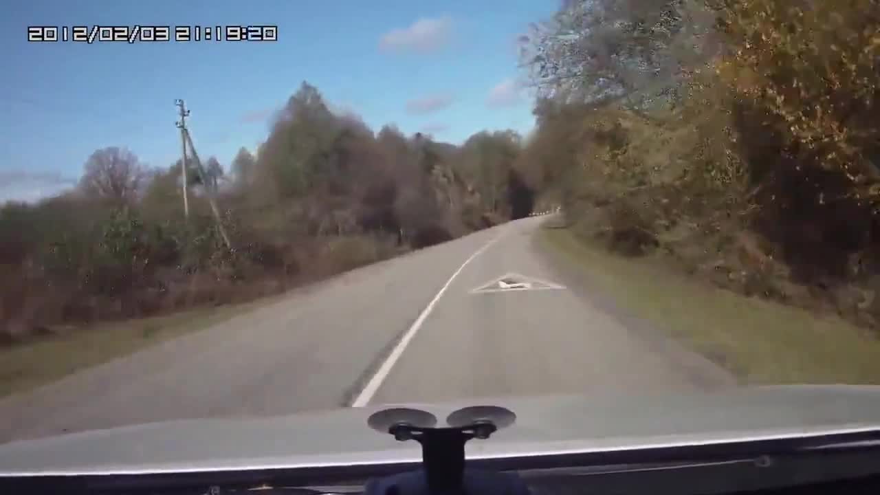 Смях.. Пияни руснаци... От автомобил на кану!