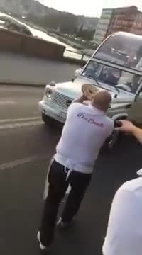 Подаряване на пица на папата