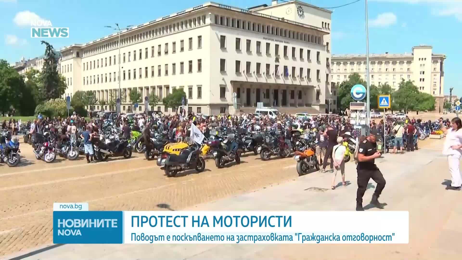 Мотористи излязоха на протест заради скока на цената на застраховката "Гражданска отговорност"