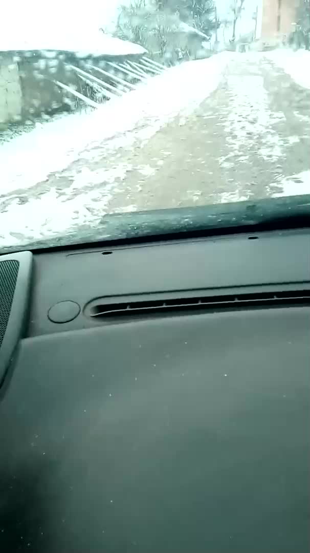 Пълен абсурд по селски път