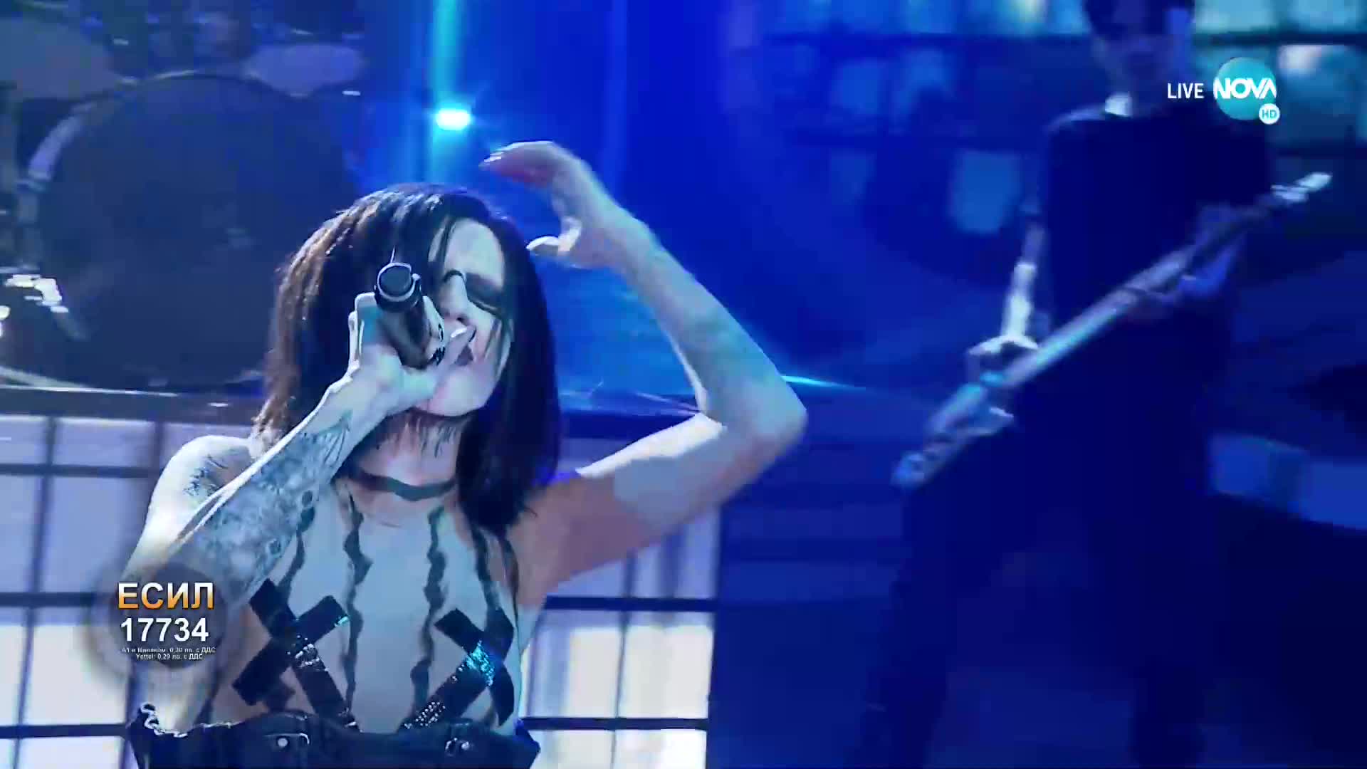 Есил Дюран като Marilyn Manson - „Sweet Dreams” | Като две капки вода