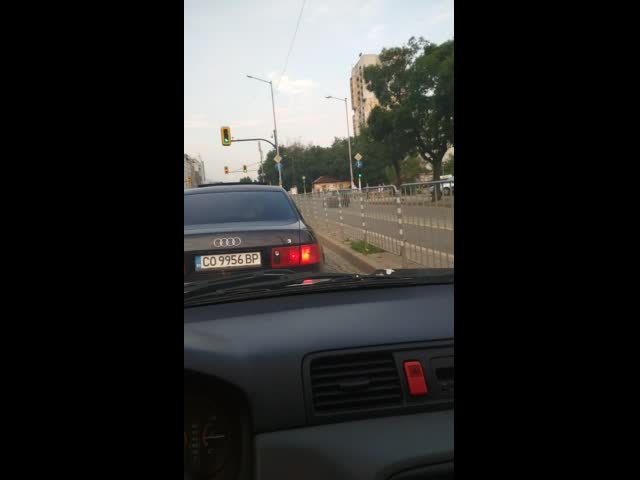 Знаци и светофари, пълен хаос!
