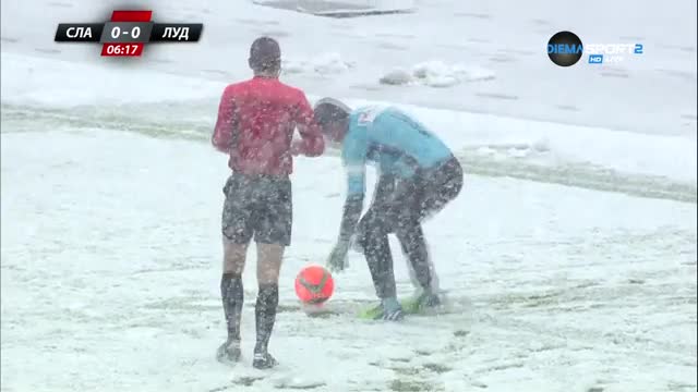 Плажен... не, снежен футбол с Георги Петков