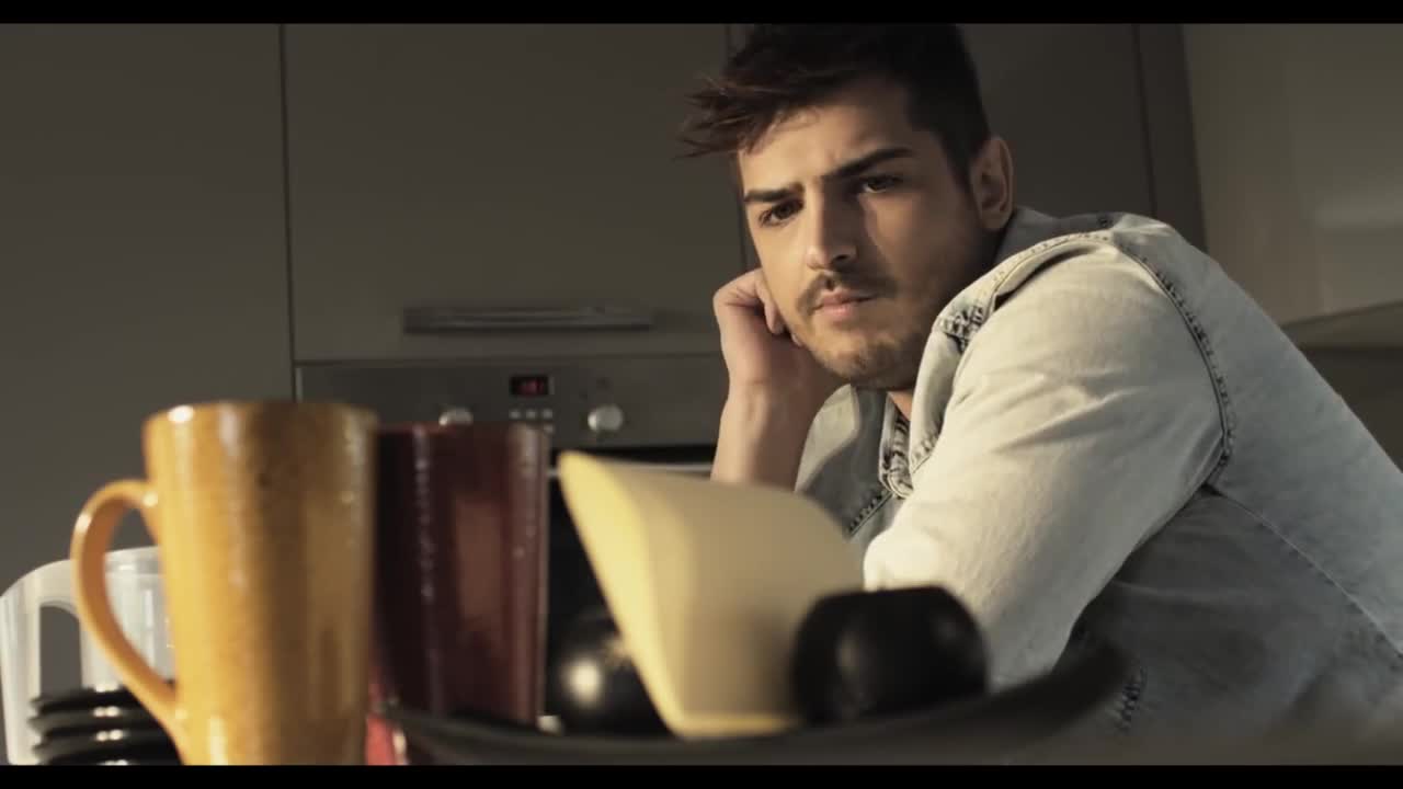 * Превод * Darko Ilievski - Ne e fer (official Music Video)