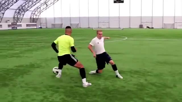 Най-великата играе е футбола. Страхотни умения с топка и моменти от играта