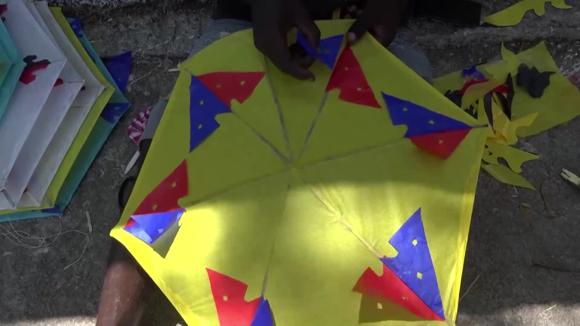 Традиция за Великден: В Хаити правят хвърчила за празника (ВИДЕО)