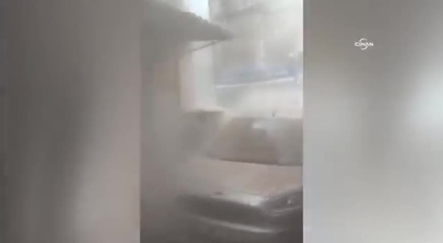 Пететажна сграда се срути в центъра на Истанбул (ВИДЕО+СНИМКИ)